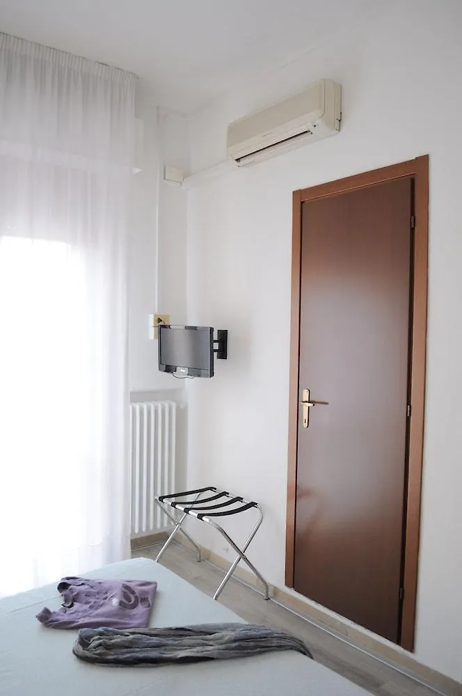 Hotel Cecile Pisa 2*,