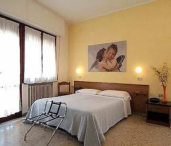 Hotel Cecile Pisa 2*,