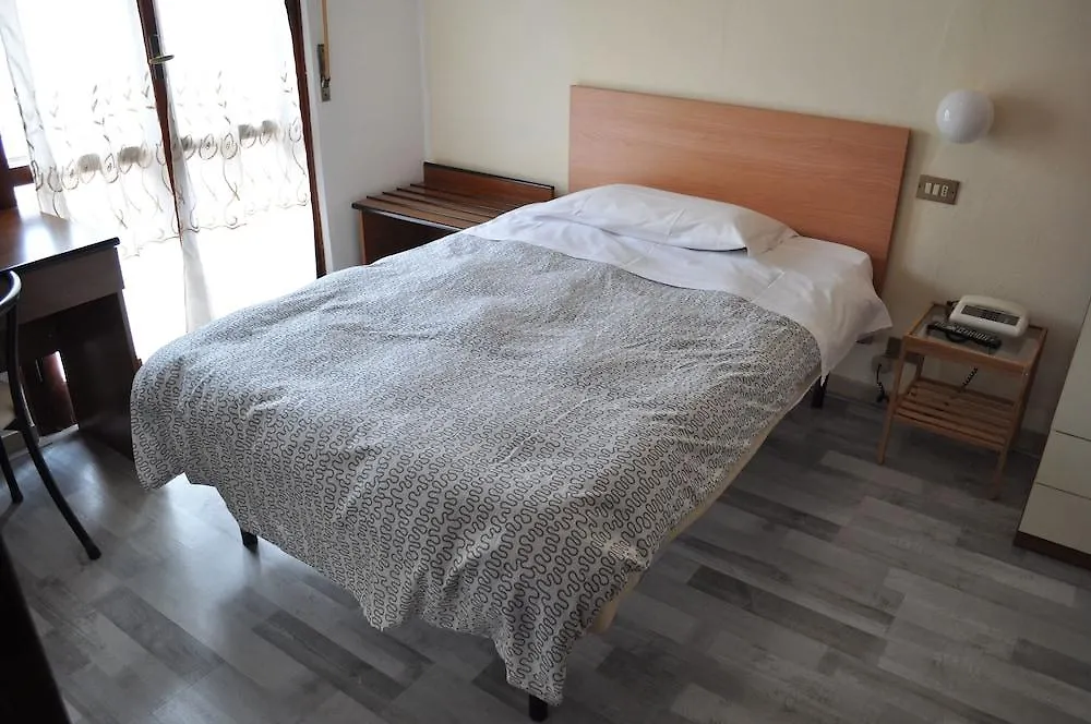 **  Hotel Cecile Pisa Italy