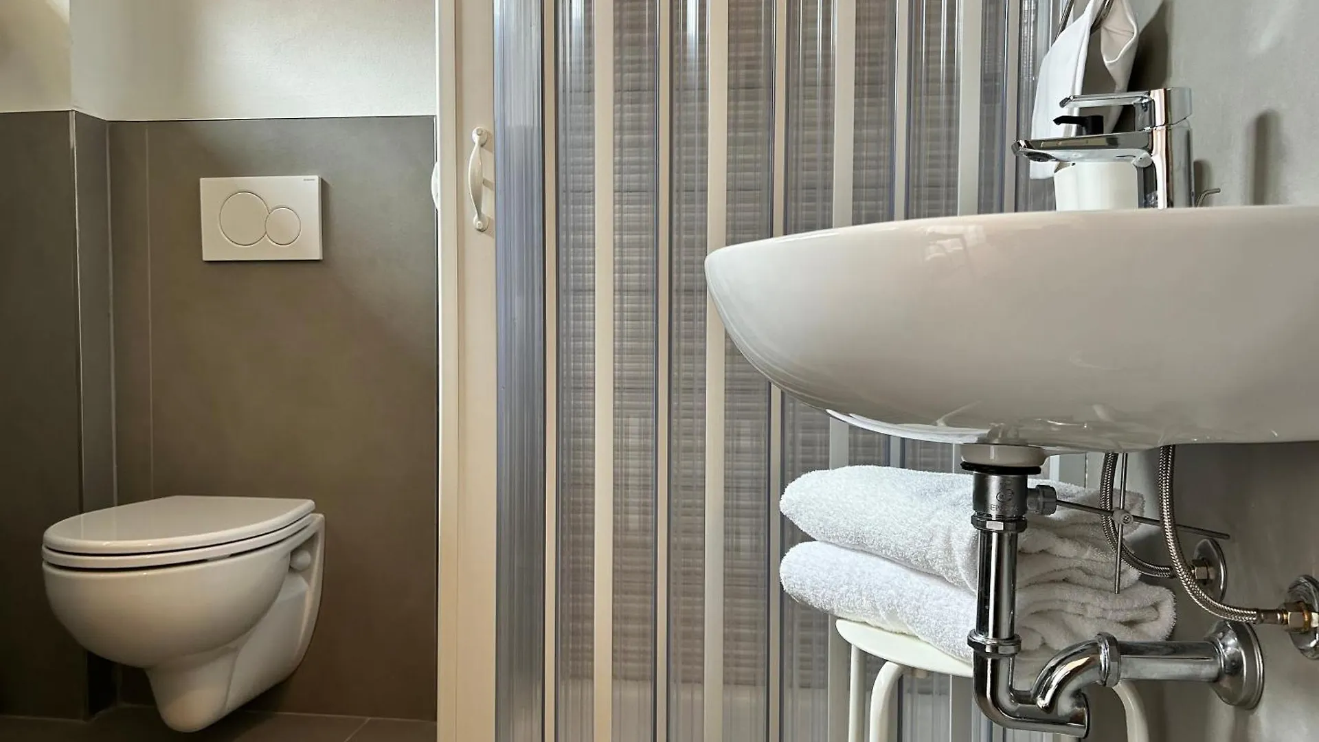 Hotel Cecile Pisa 2*,  Italy