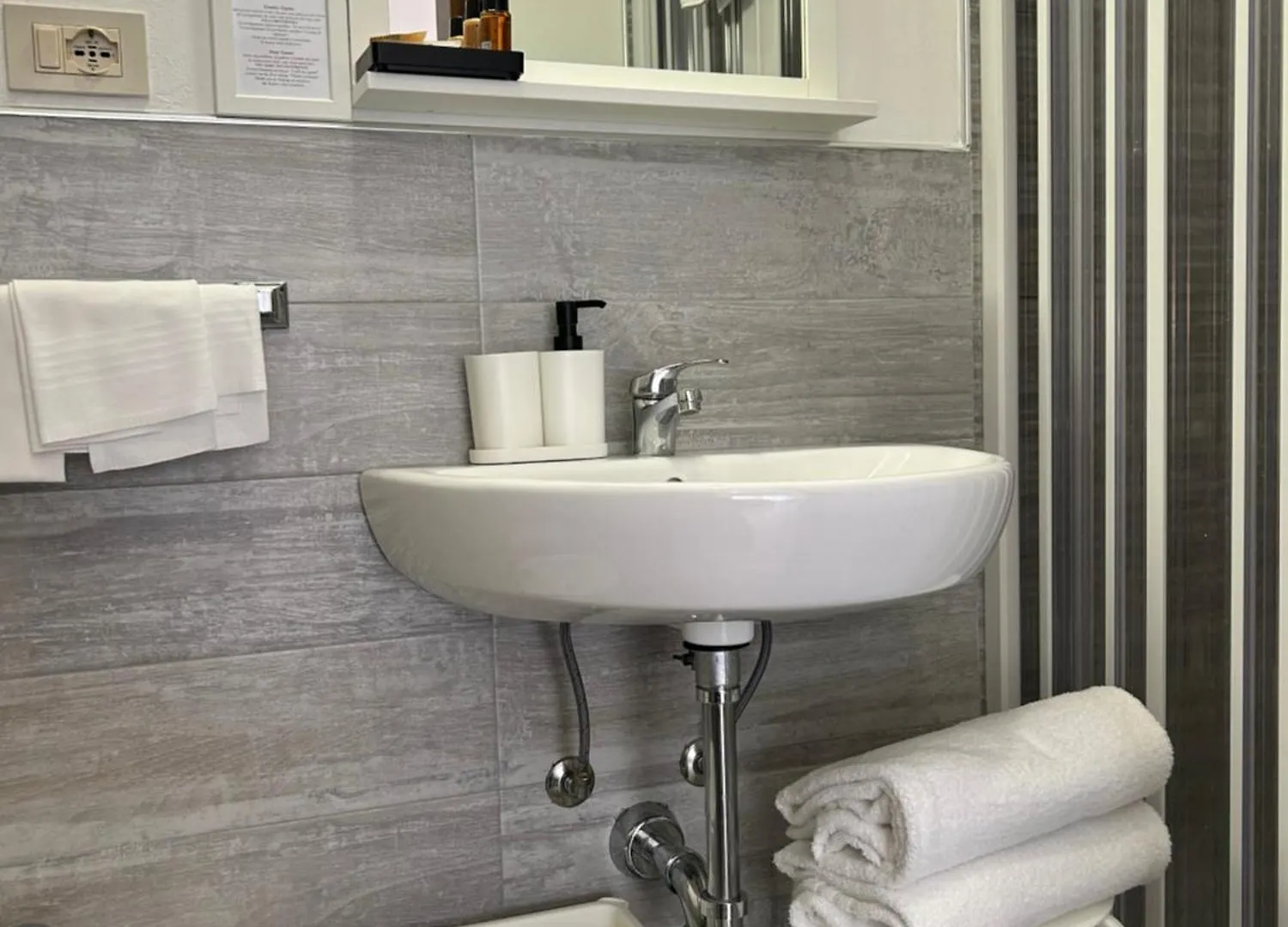 Hotel Cecile Pisa 2*,  Italy